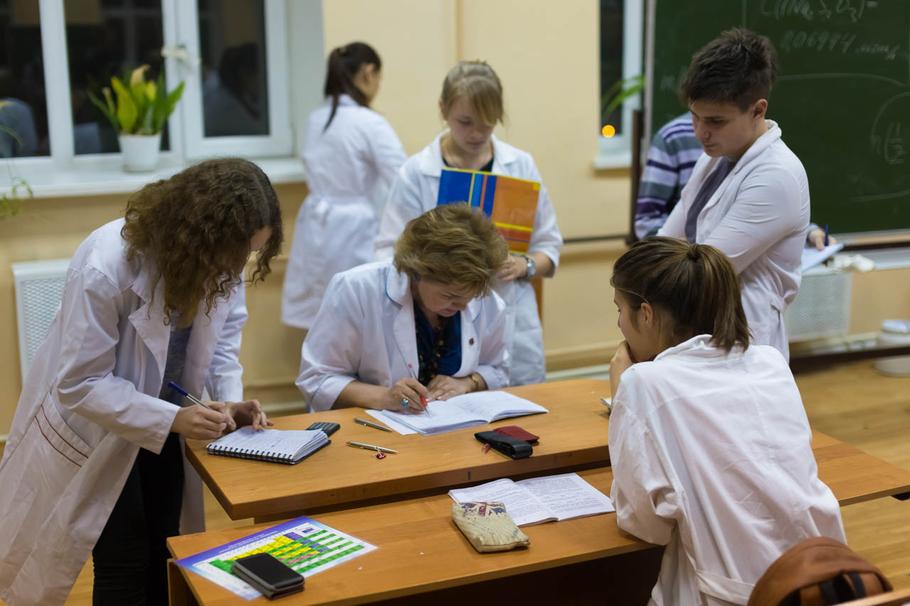 Chemistry academy. Школа с биологическим уклоном. Химико биологическая школа. Школы с химико биологическим уклоном. Школы с медицинским уклоном в Москве.